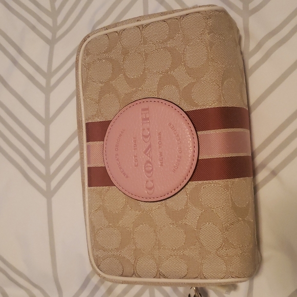 Coach Handbags - NWT Coach cosmetic bad